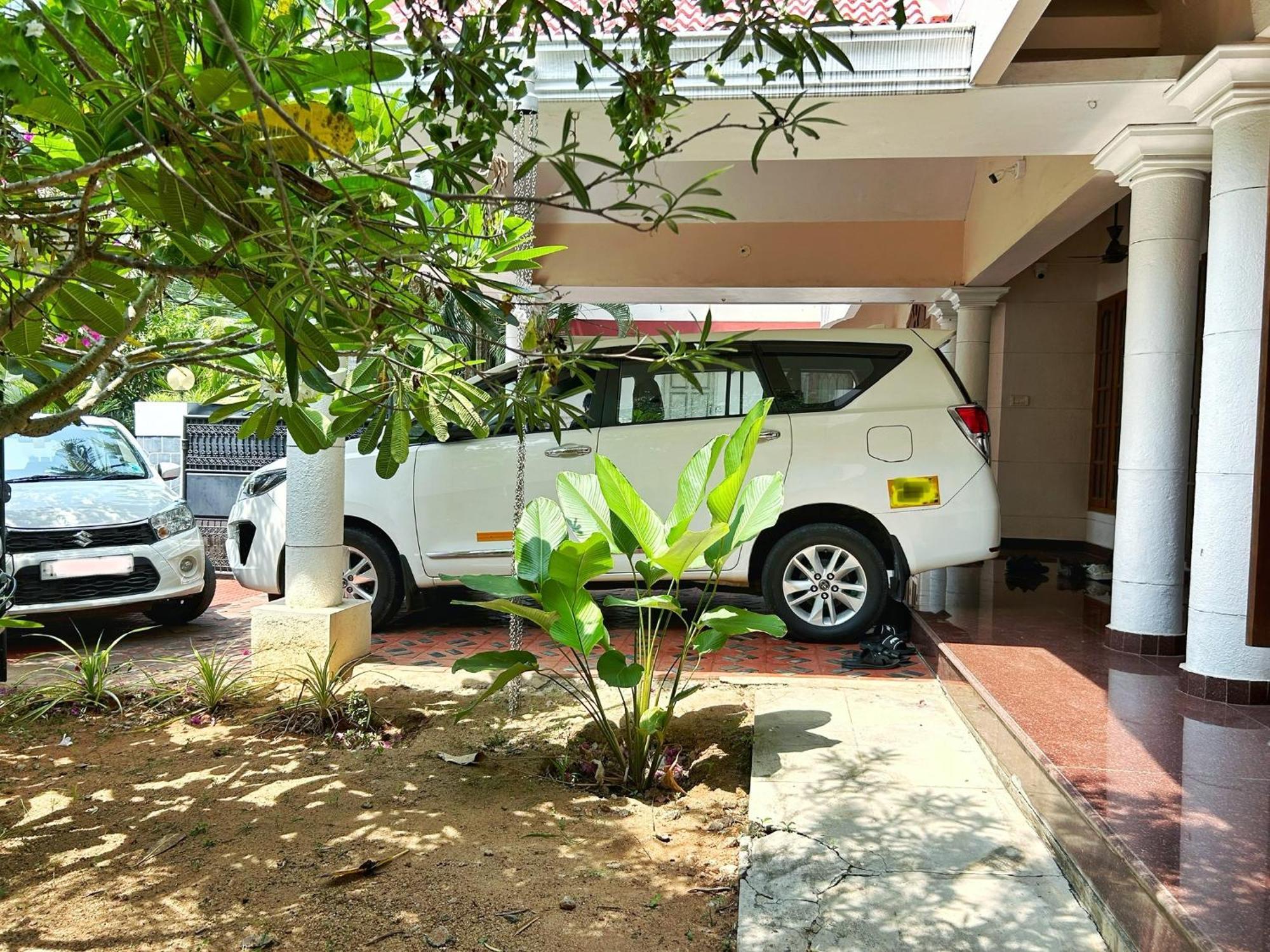 La Casa Trivandrum 4 Bhk Ac Luxury Villa At City Centre, Just 6 Kms To Airport Thiruvananthapuram Buitenkant foto
