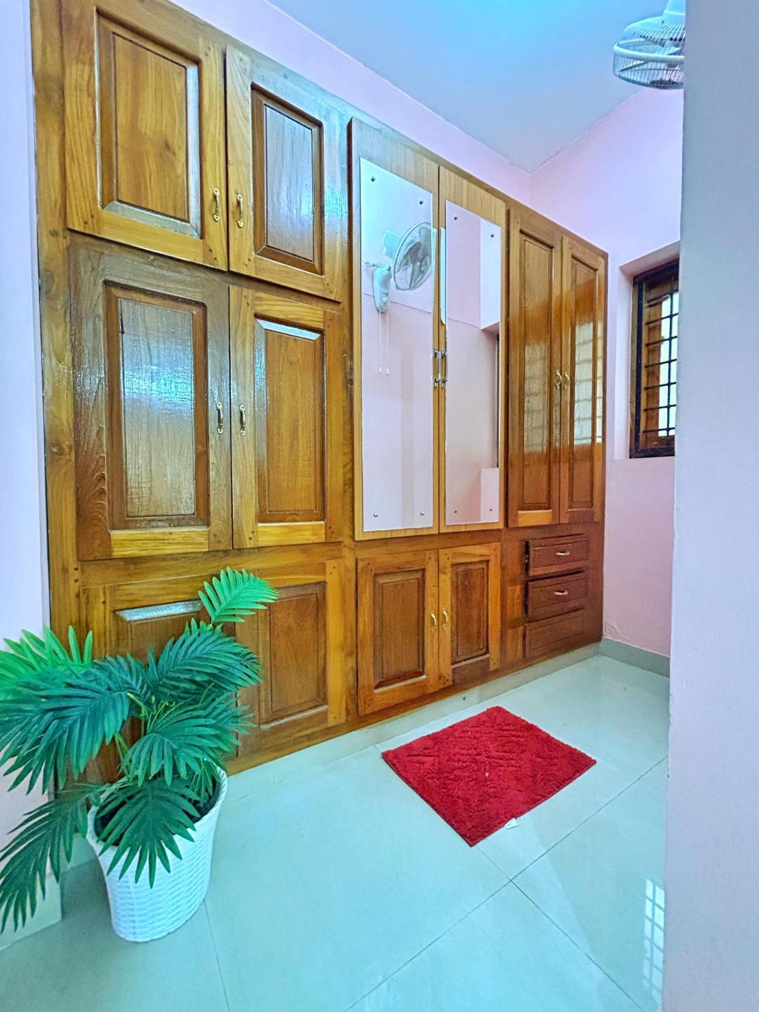La Casa Trivandrum 4 Bhk Ac Luxury Villa At City Centre, Just 6 Kms To Airport Thiruvananthapuram Buitenkant foto