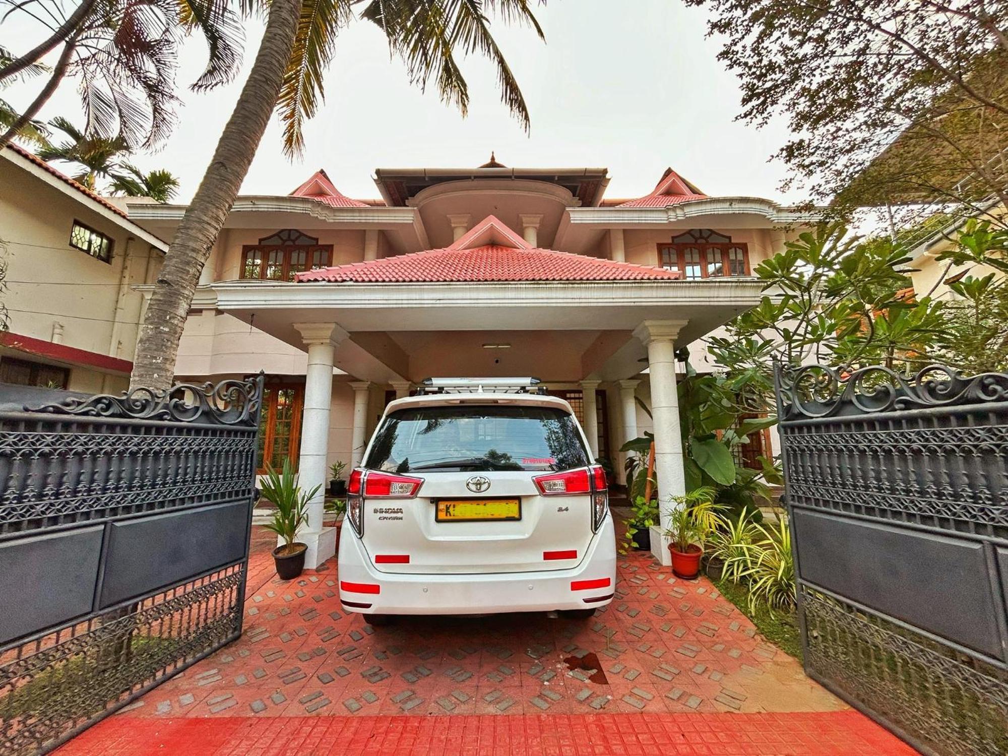 La Casa Trivandrum 4 Bhk Ac Luxury Villa At City Centre, Just 6 Kms To Airport Thiruvananthapuram Buitenkant foto